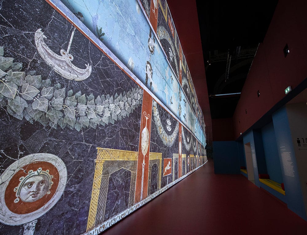 Domus interior video mapping in the Pompeii exhibition