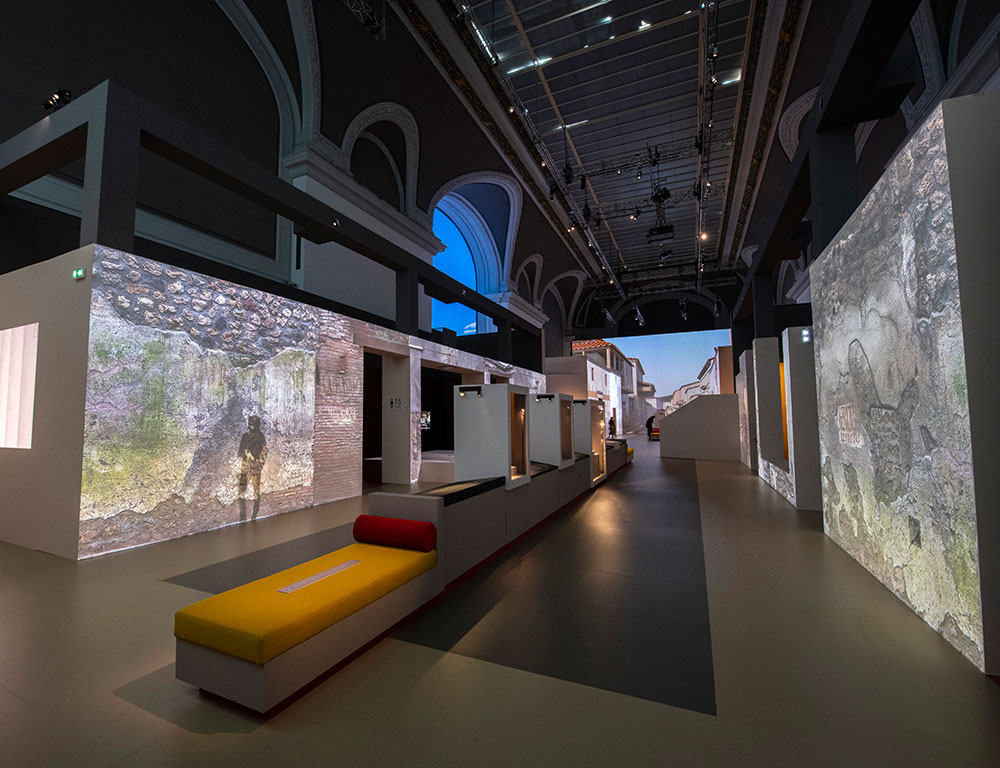 Fresco projection finale in the Pompeii immersive exhibition