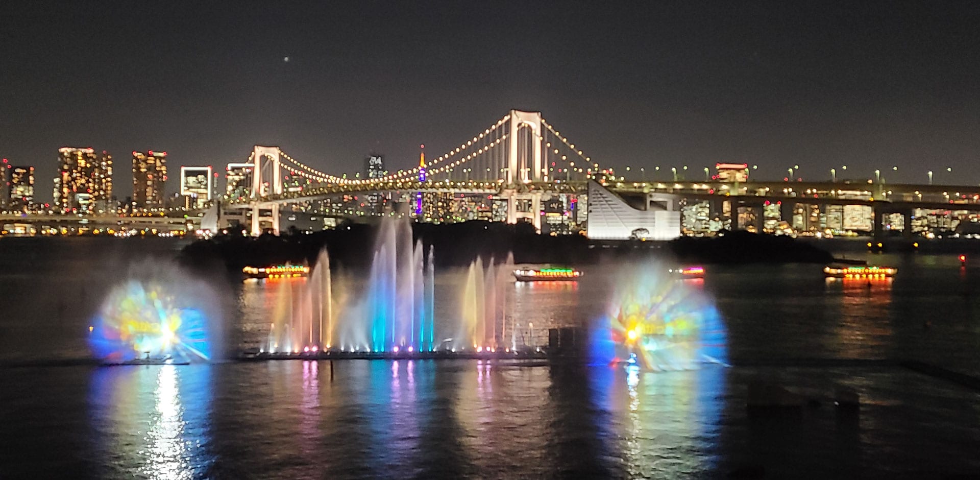 Tokyo Sparkle Pageant, a projection mapping and water light show hosted by the Tokyo government, is part of the commemorative project for the first anniversary of the Tokyo 2020 Olympic and Paralympic Games.