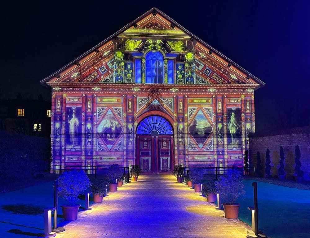 Immersive Louis XIII projection inside the Manège royal
